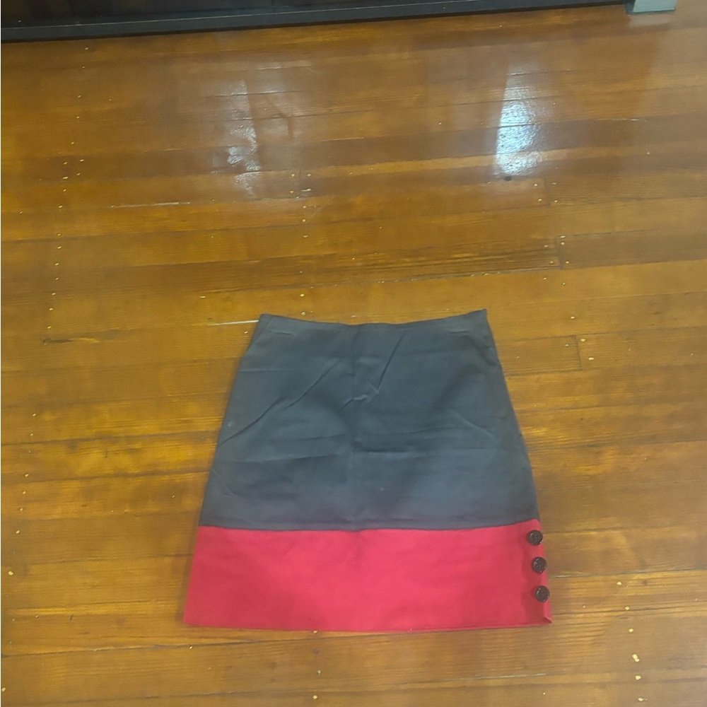 Stylish Dark Brown and Deep Red Women's Golf skort, size 2